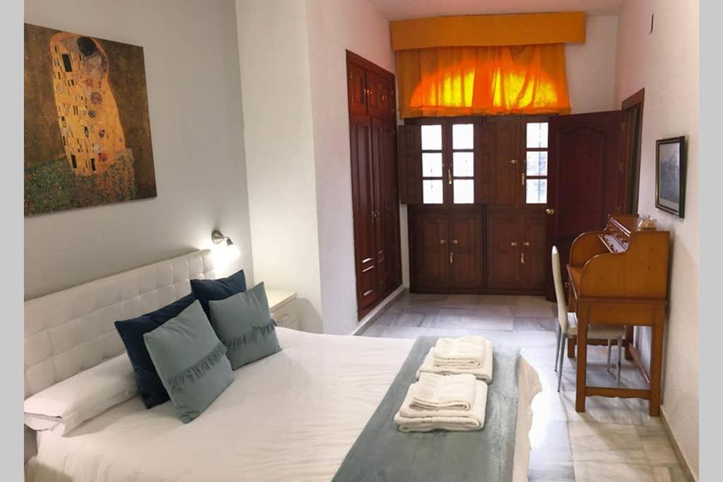 1 Minute From Cathedral. Feel The Heart Of Seville