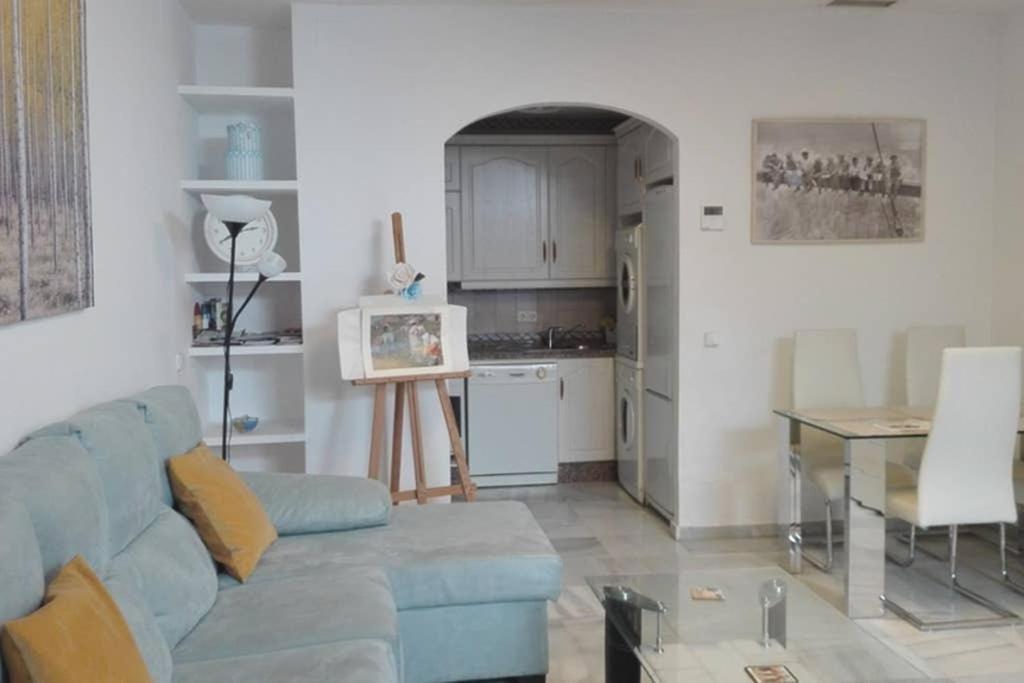 Apartment 1 Minute From Cathedral. Feel The Heart Of